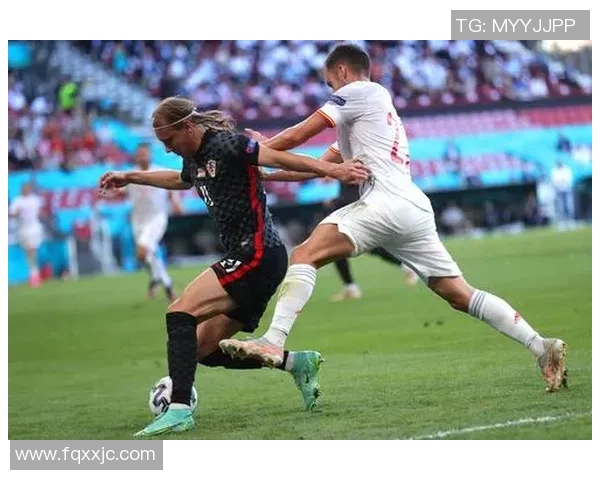 欧美女足球明星手握足球展现风采与魅力的精彩瞬间